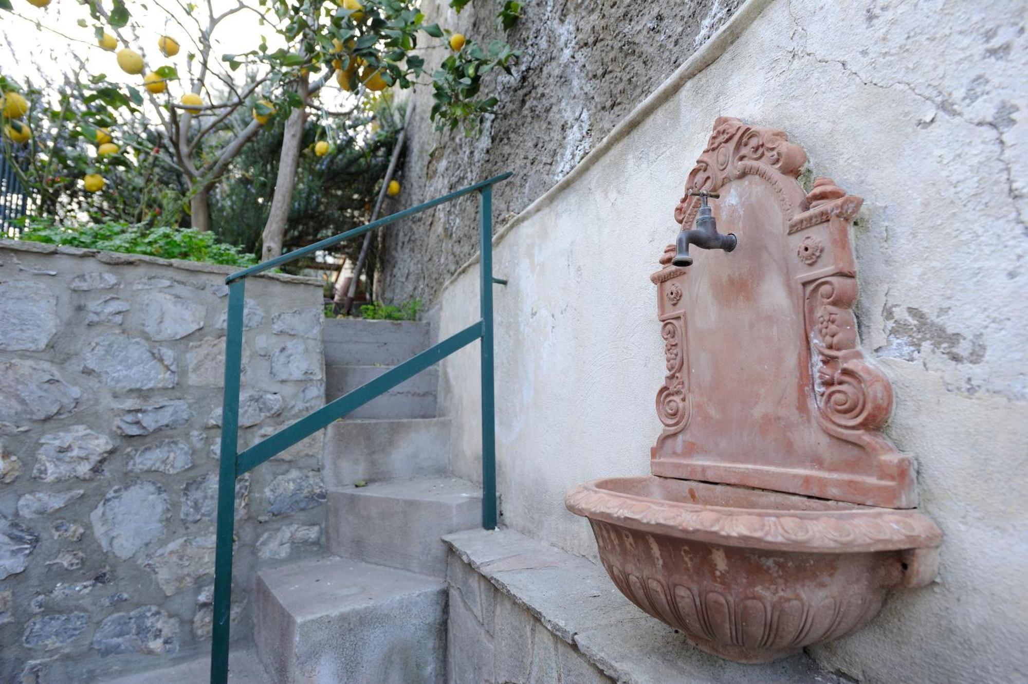 Amalfi Blue Flowers B Exterior photo